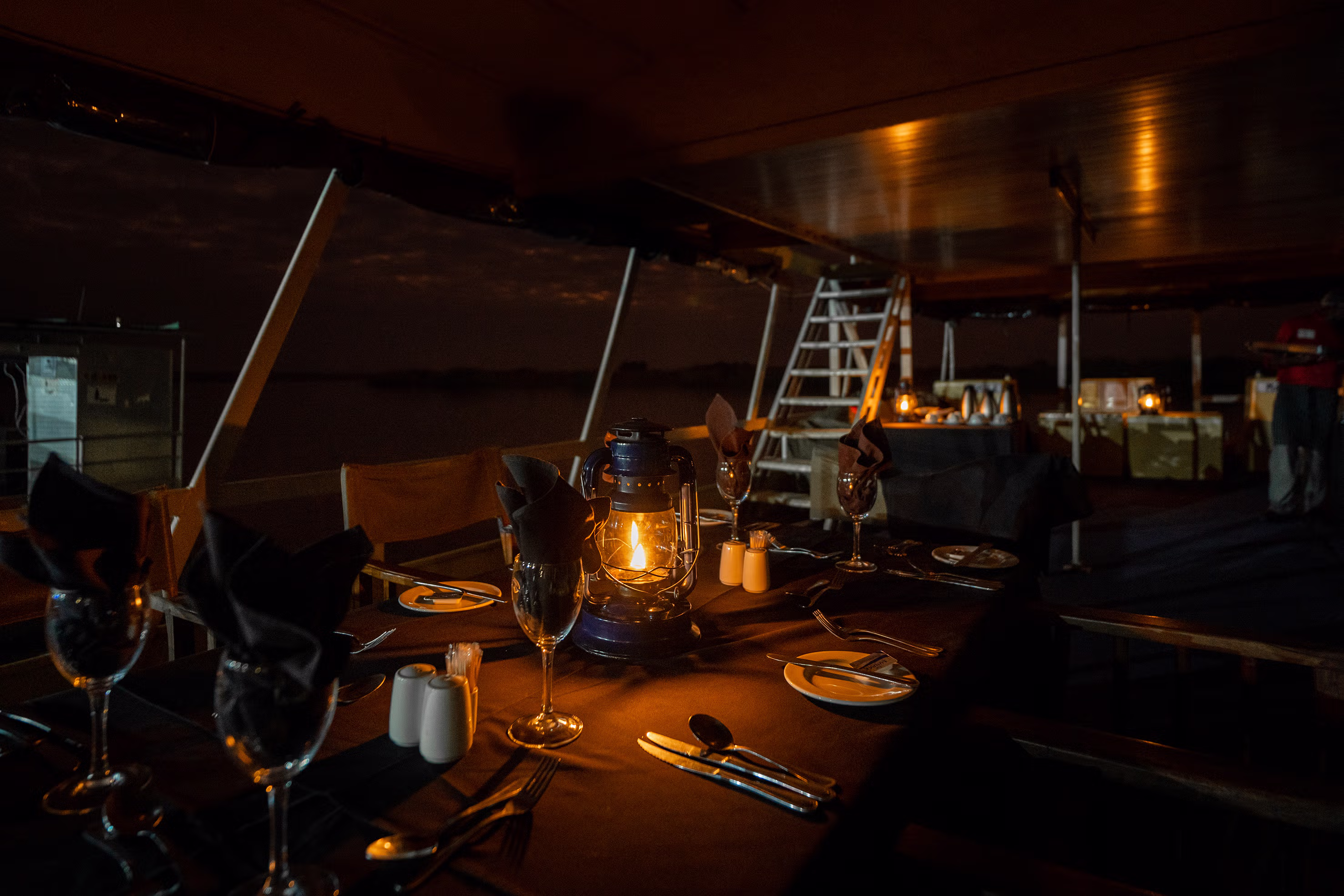 DINE BELOW THE STARS