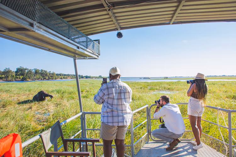 HIRE A PRIVATE BOAT FOR A TAILOR-MADE RIVER CRUISE