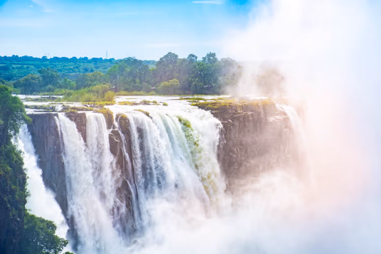 VISIT VICTORIA FALLS ON AN EASY DAY TRIP